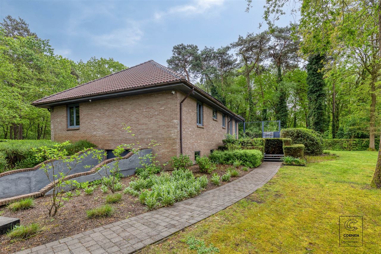 Charmante villa van 424 m² met 4 slpks, royale garage en tuin!