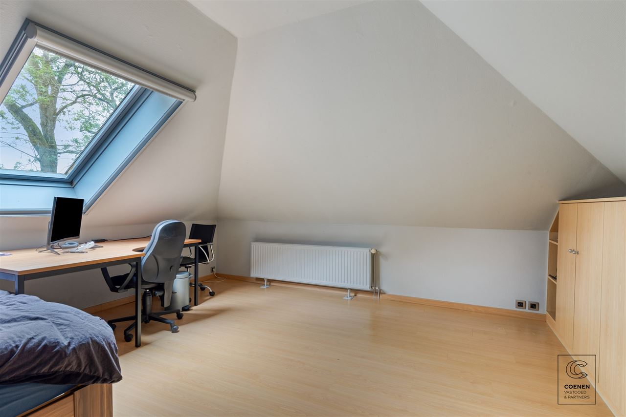 Charmante villa van 424 m² met 4 slpks, royale garage en tuin!