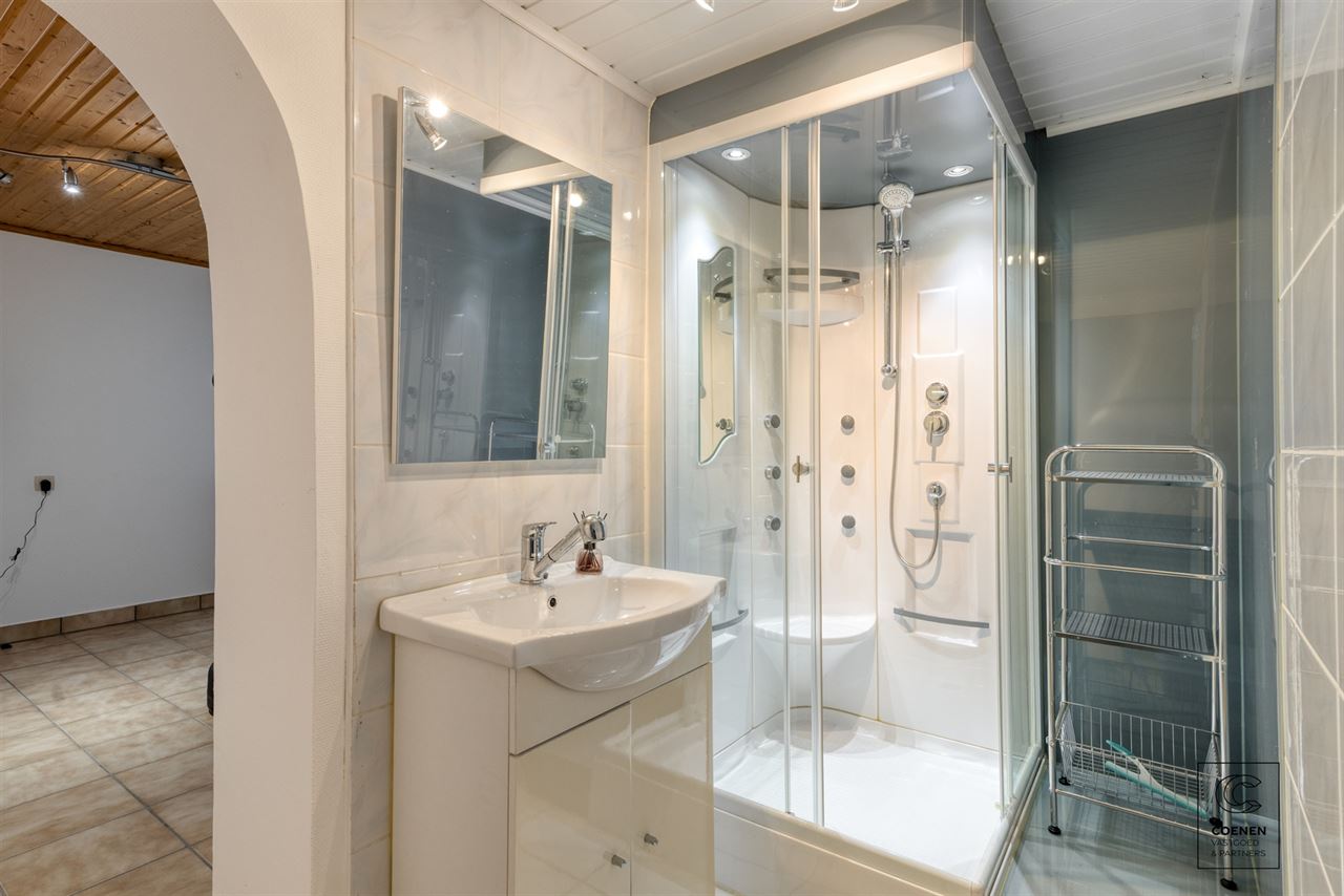 Charmante villa van 424 m² met 4 slpks, royale garage en tuin!