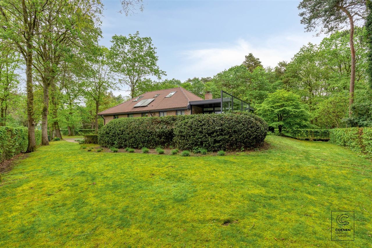 Charmante villa van 424 m² met 4 slpks, royale garage en tuin!