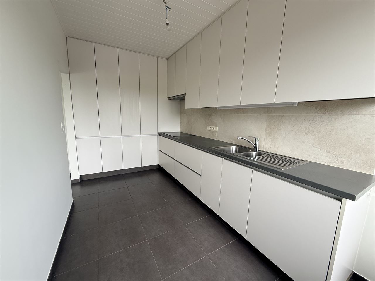 Ruim appartement met 2 slpk's en bew. opp. van 92 m² op centrale ligging te Lier!