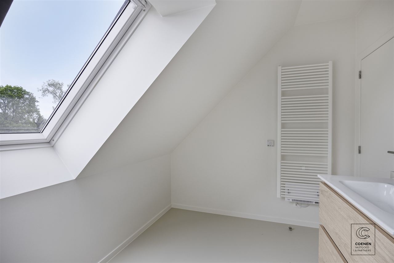 Volledig gerenoveerde woning van 230 m² met 5 slpk's!