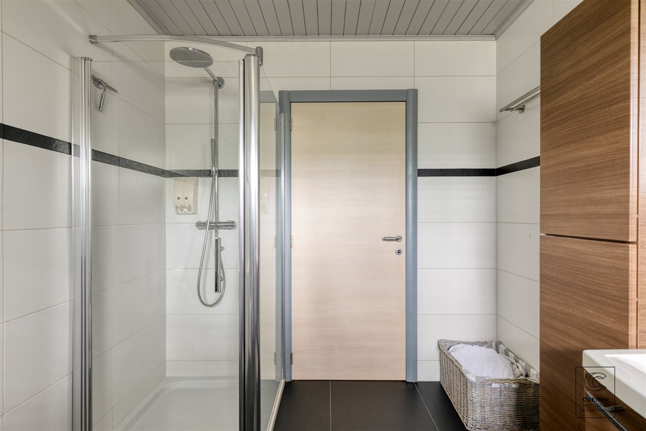 Charmante villa van 424 m² met 4 slpks, royale garage en tuin!