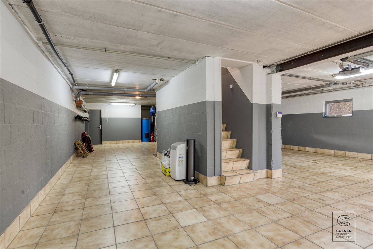 Charmante villa van 424 m² met 4 slpks, royale garage en tuin!