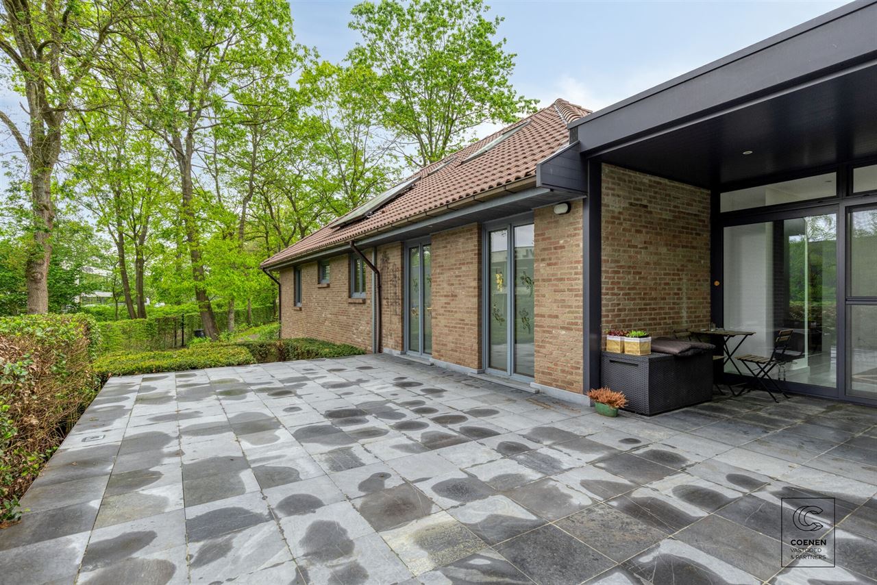 Charmante villa van 424 m² met 4 slpks, royale garage en tuin!