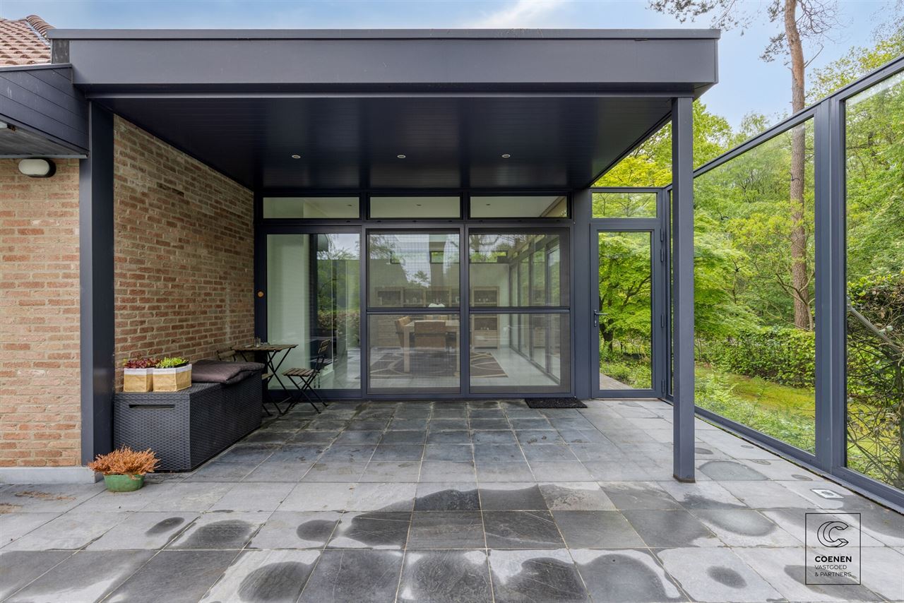 Charmante villa van 424 m² met 4 slpks, royale garage en tuin!