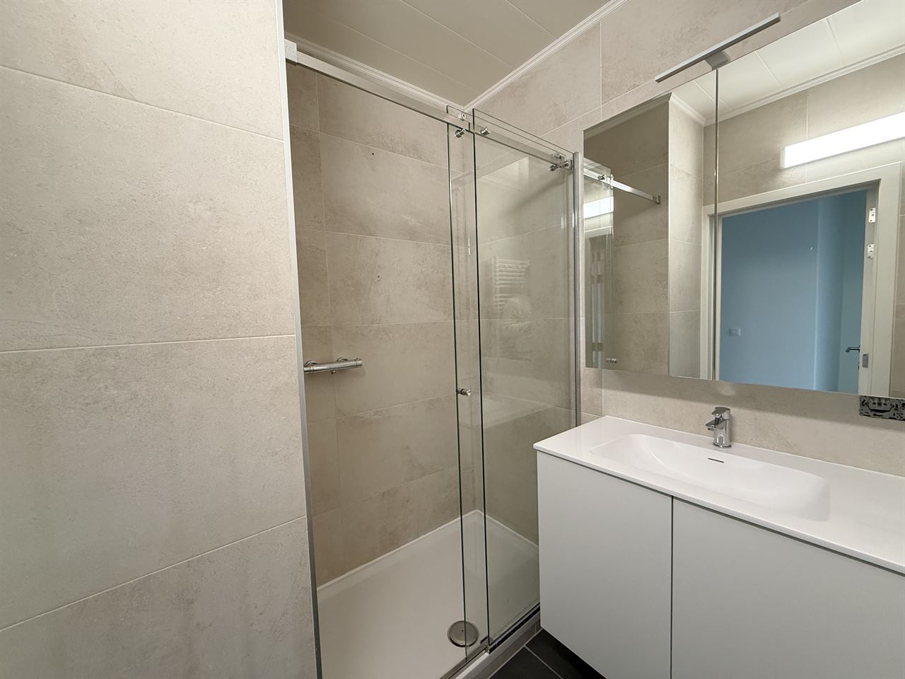 Ruim appartement met 2 slpk's en bew. opp. van 92 m² op centrale ligging te Lier!