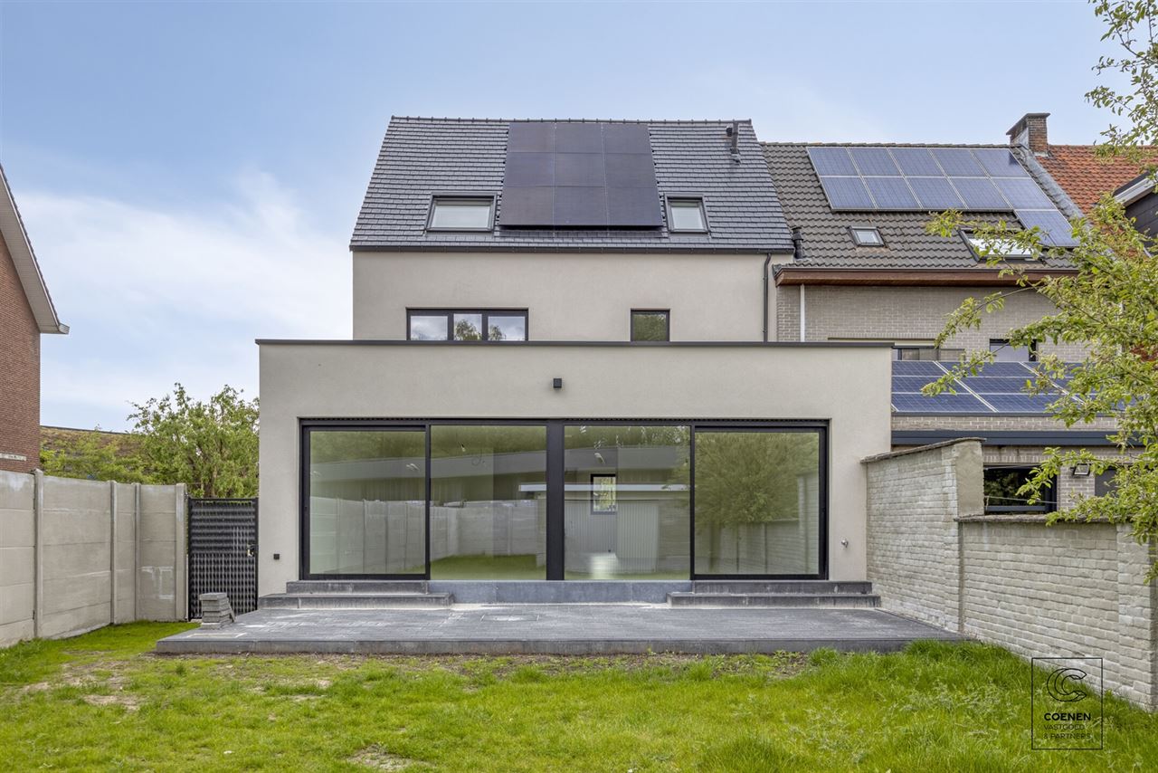 Volledig gerenoveerde woning van 230 m² met 5 slpk's!