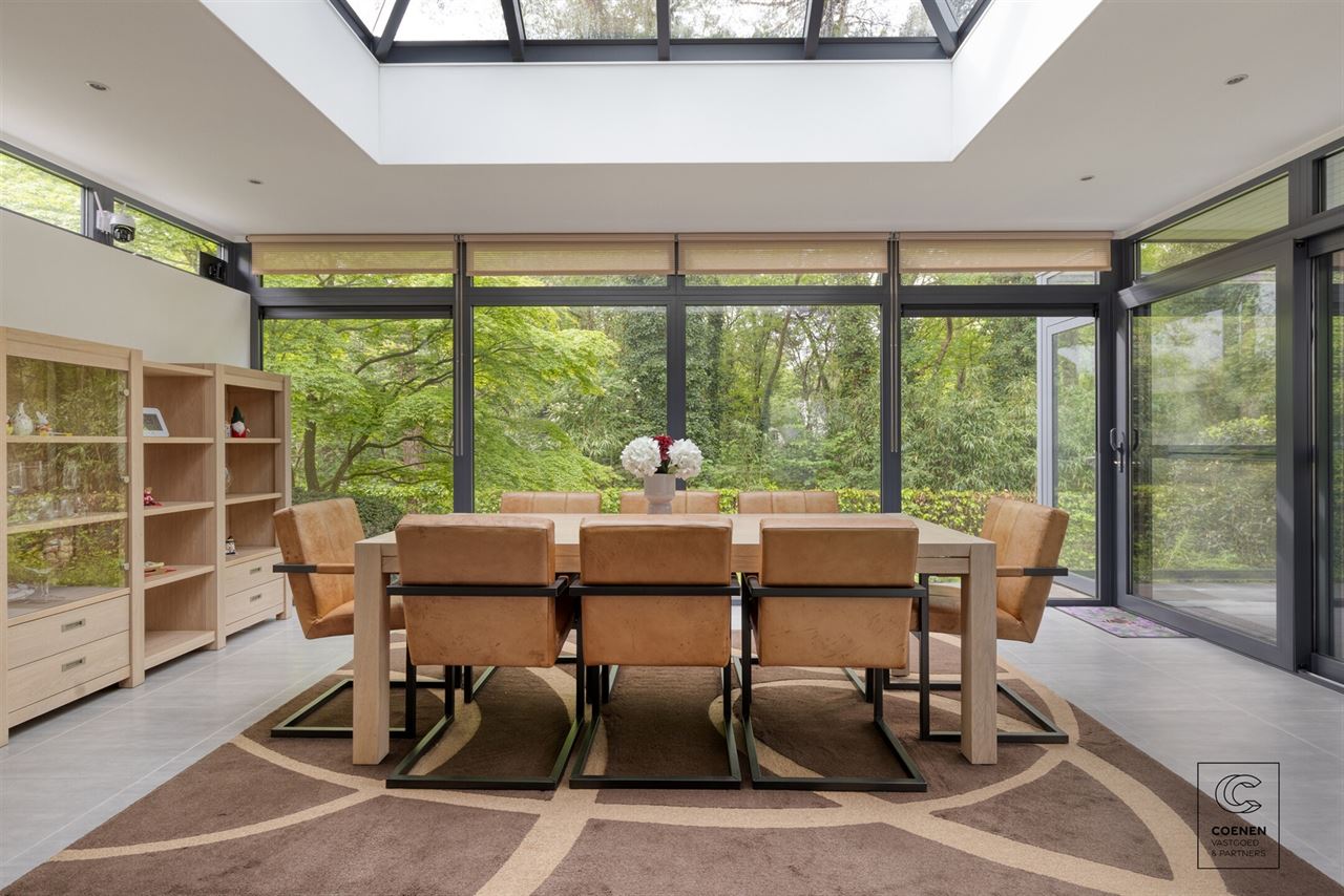 Charmante villa van 424 m² met 4 slpks, royale garage en tuin!
