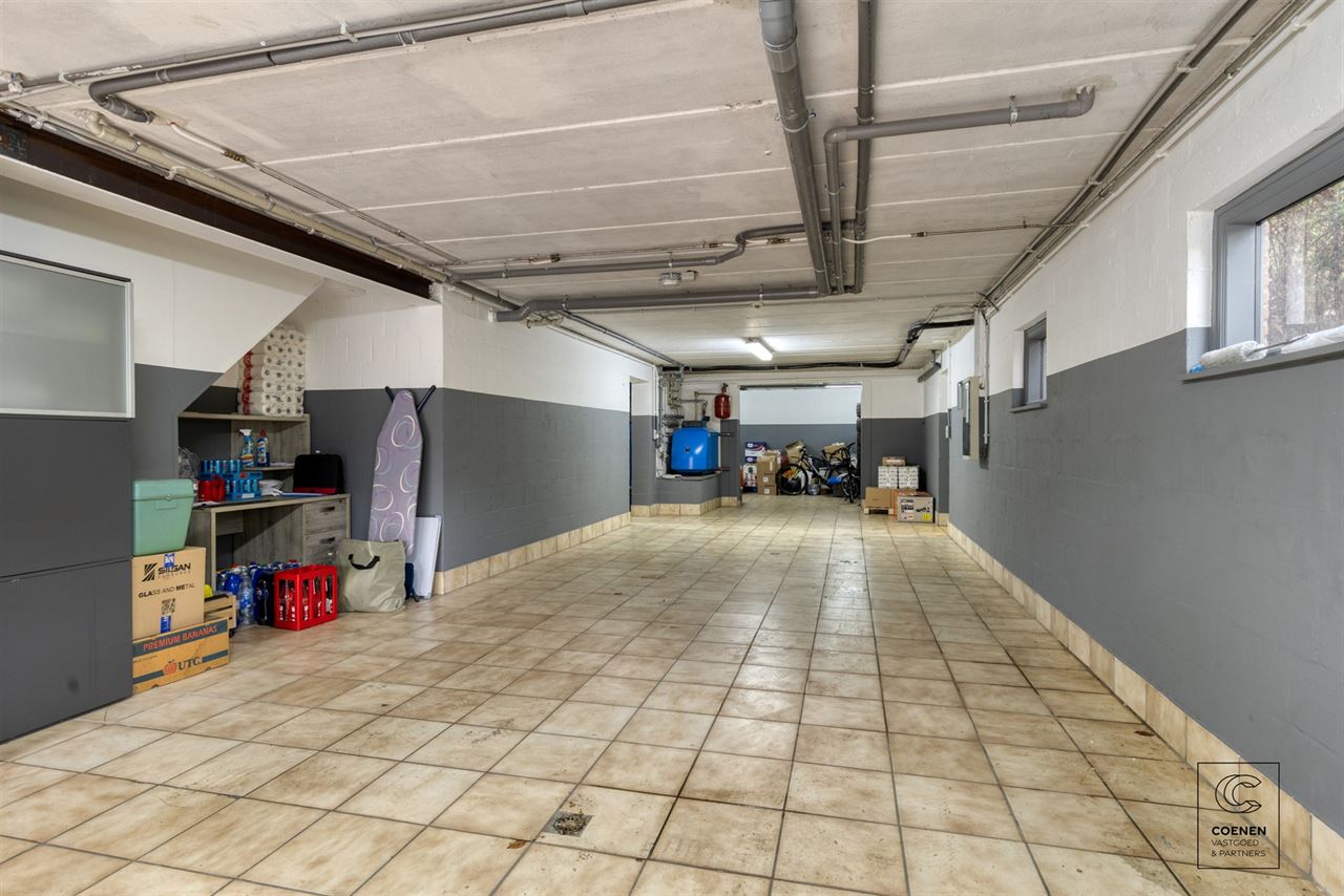 Charmante villa van 424 m² met 4 slpks, royale garage en tuin!