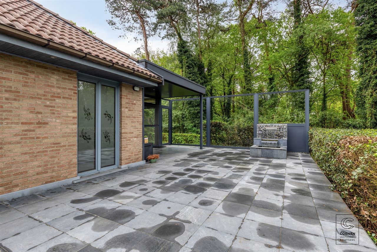 Charmante villa van 424 m² met 4 slpks, royale garage en tuin!