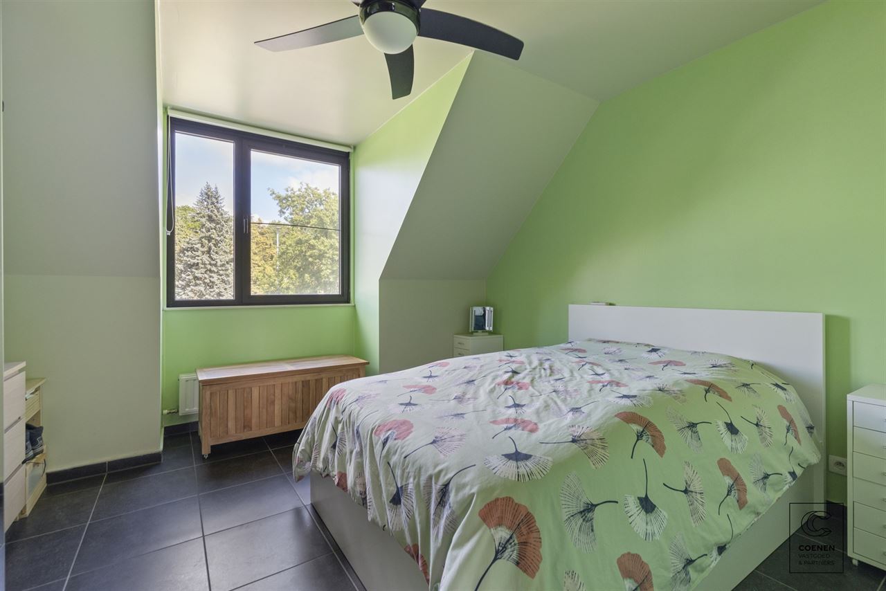 Verzorgd dakappartement met terras (Z), 2 slpk en lift!