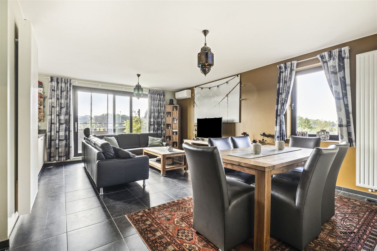 Verzorgd dakappartement met terras (Z), 2 slpk en lift!