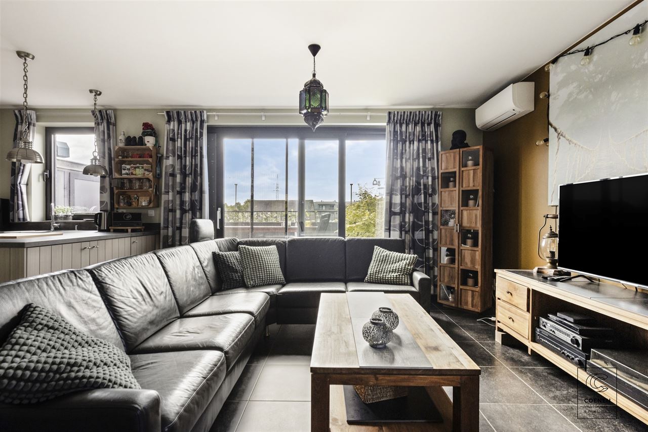 Verzorgd dakappartement met terras (Z), 2 slpk en lift!