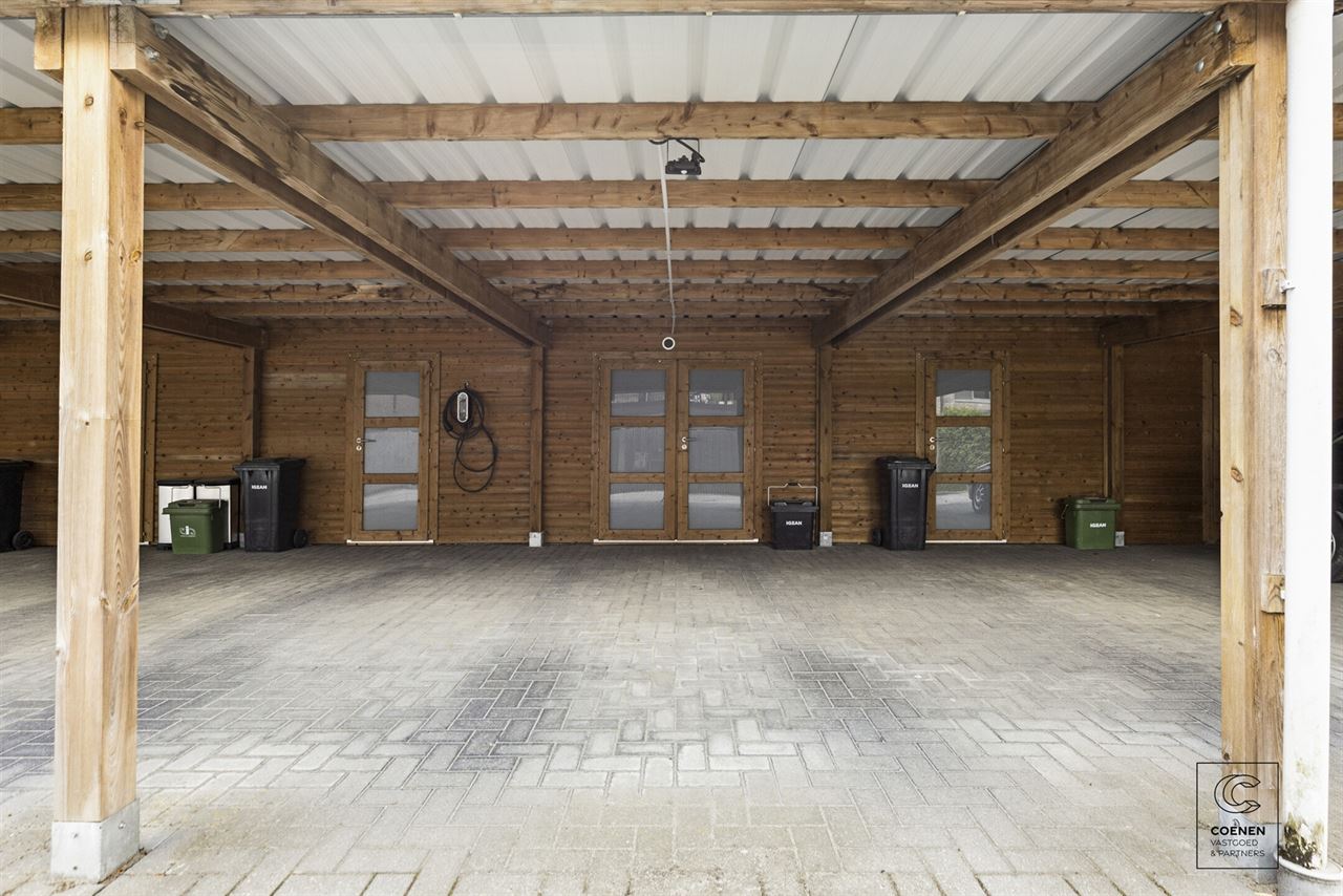 Verzorgd dakappartement met terras (Z), 2 slpk en lift!