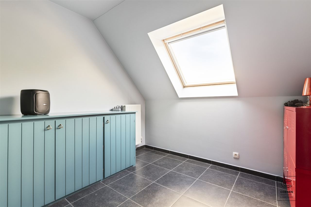 Verzorgd dakappartement met terras (Z), 2 slpk en lift!