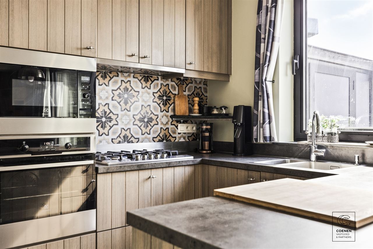 Verzorgd dakappartement met terras (Z), 2 slpk en lift!
