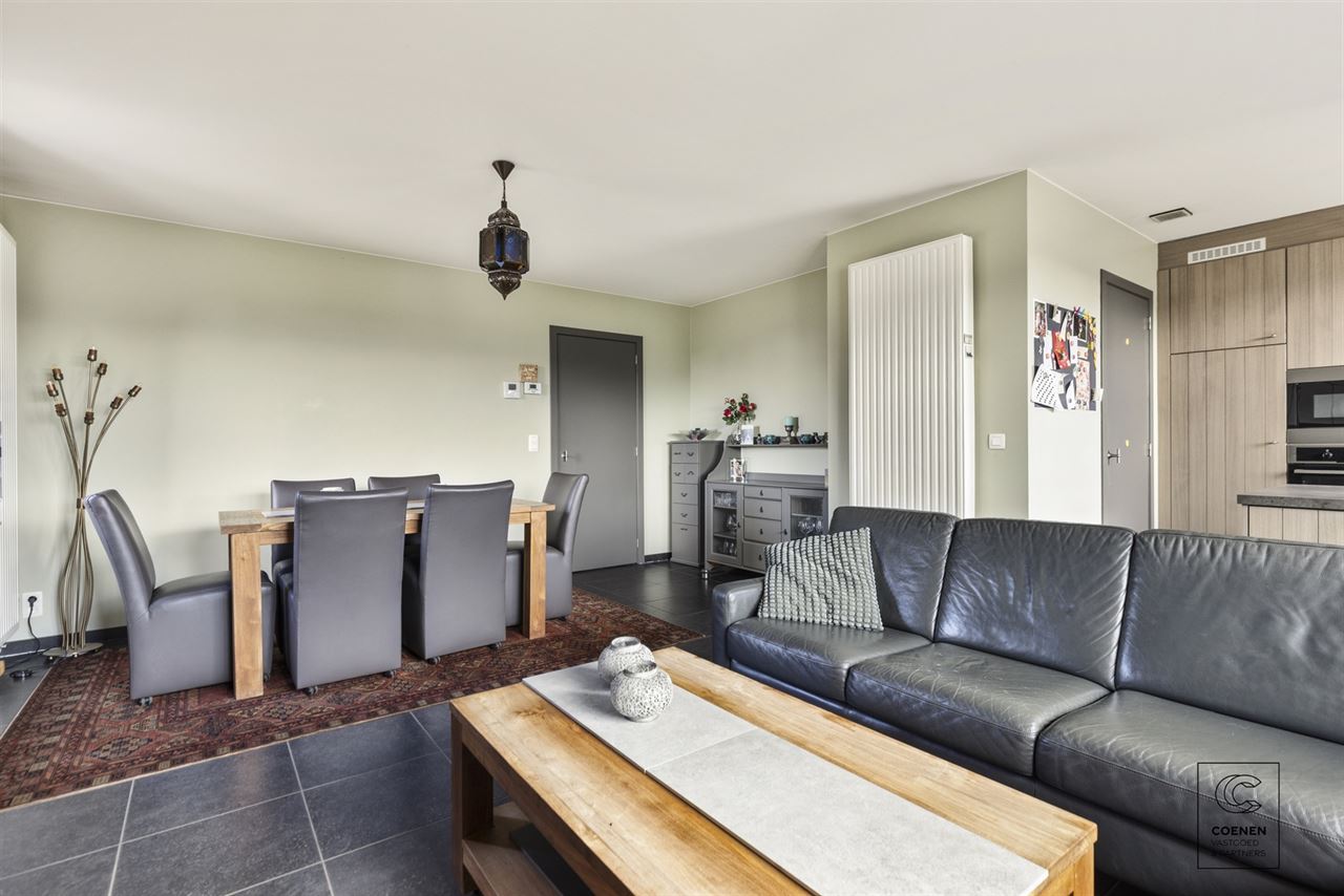 Verzorgd dakappartement met terras (Z), 2 slpk en lift!