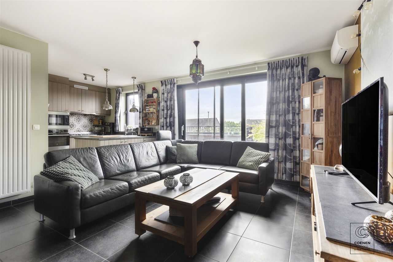 Verzorgd dakappartement met terras (Z), 2 slpk en lift!