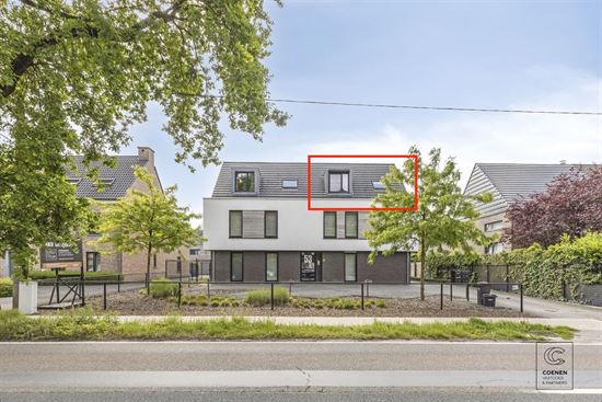 Verzorgd dakappartement met terras (Z), 2 slpk en lift!
