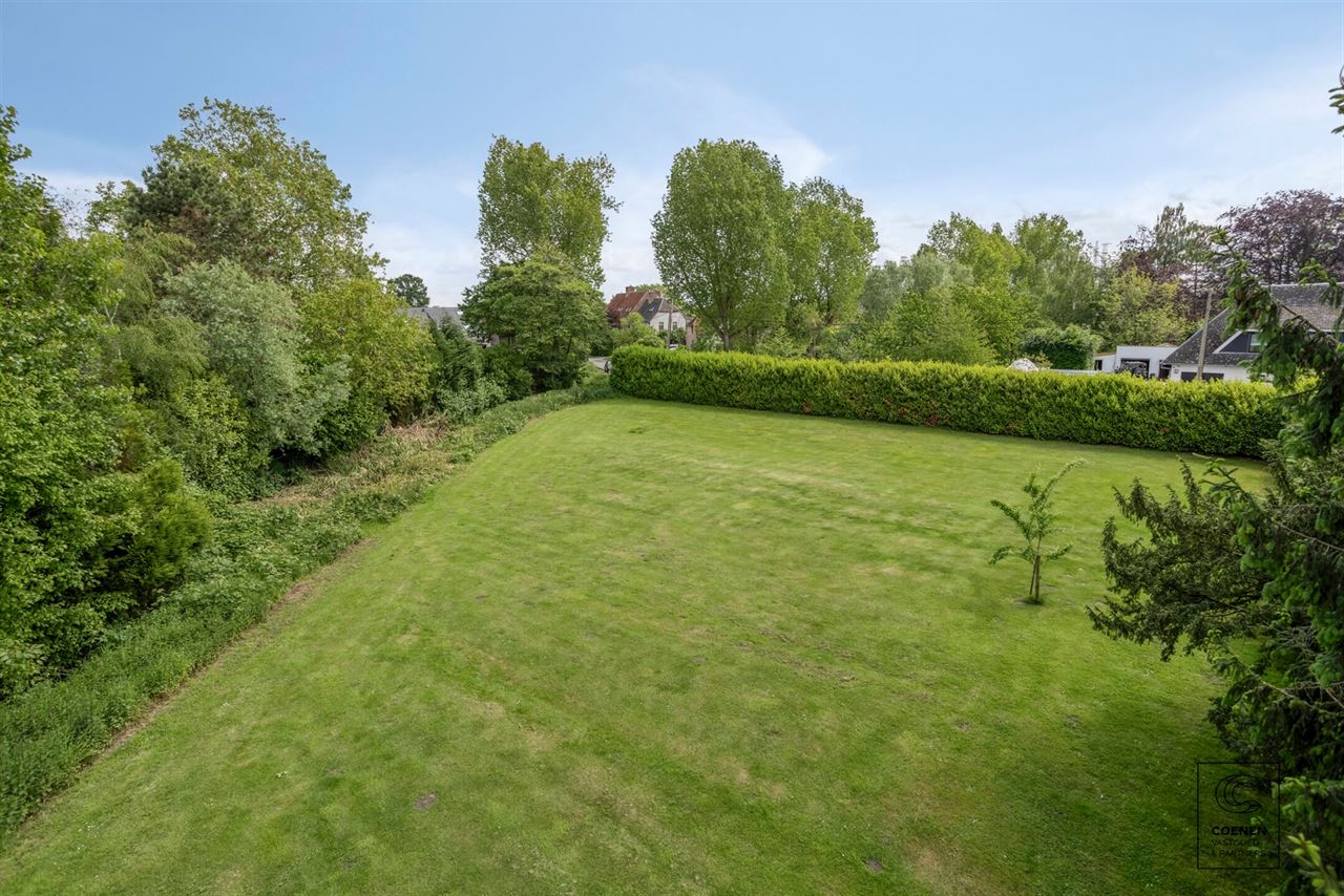 Zeer ruime HOB met schitterende tuin op een toplocatie
