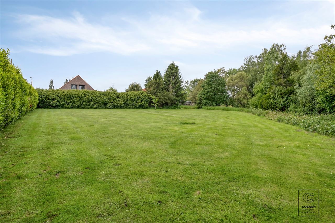 Zeer ruime HOB met schitterende tuin op een toplocatie