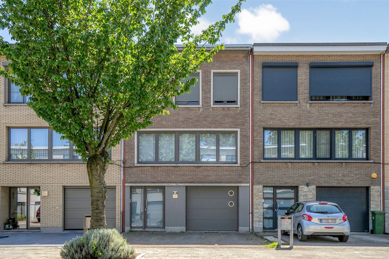 Ruime bel-etagewoning met 3 slpk's, garage en prachtige tuin!