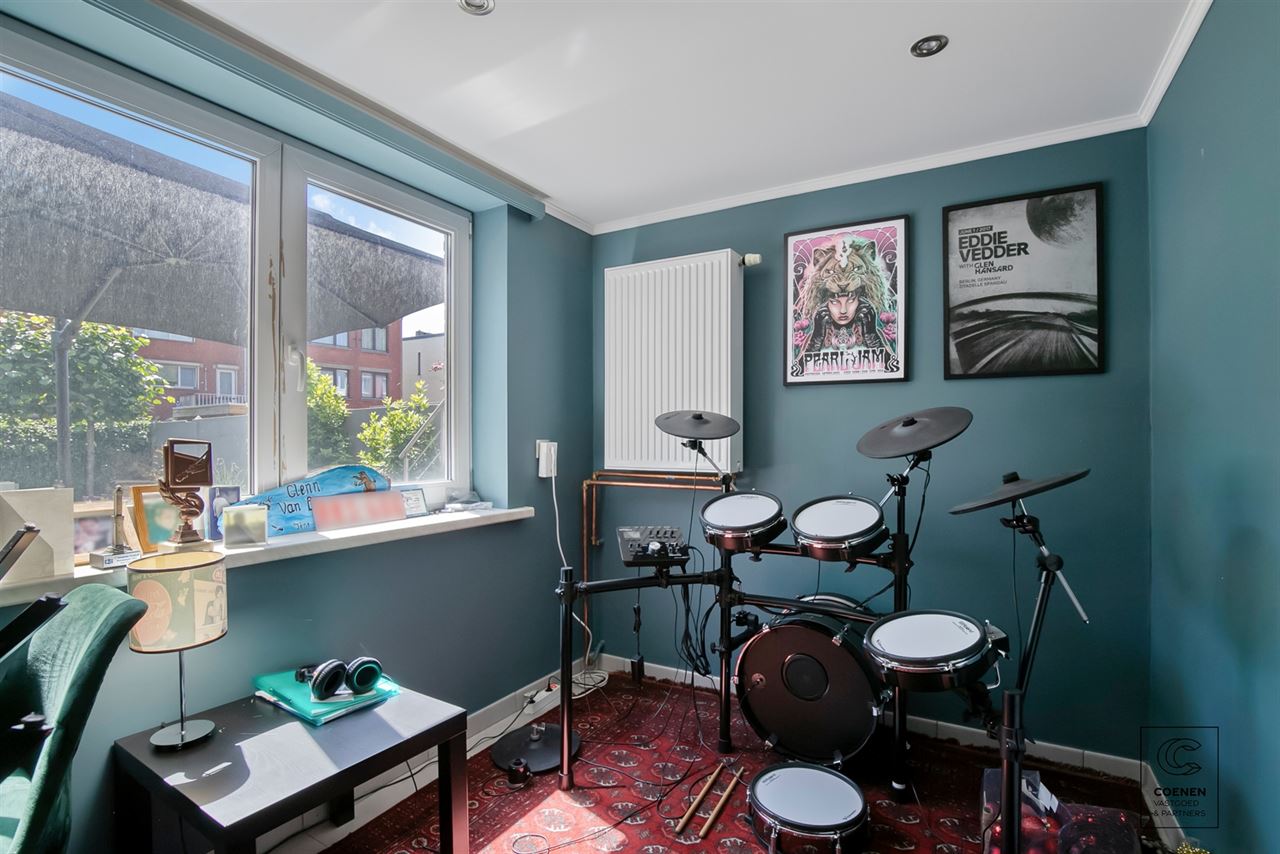 Ruime bel-etagewoning met 3 slpk's, garage en prachtige tuin!