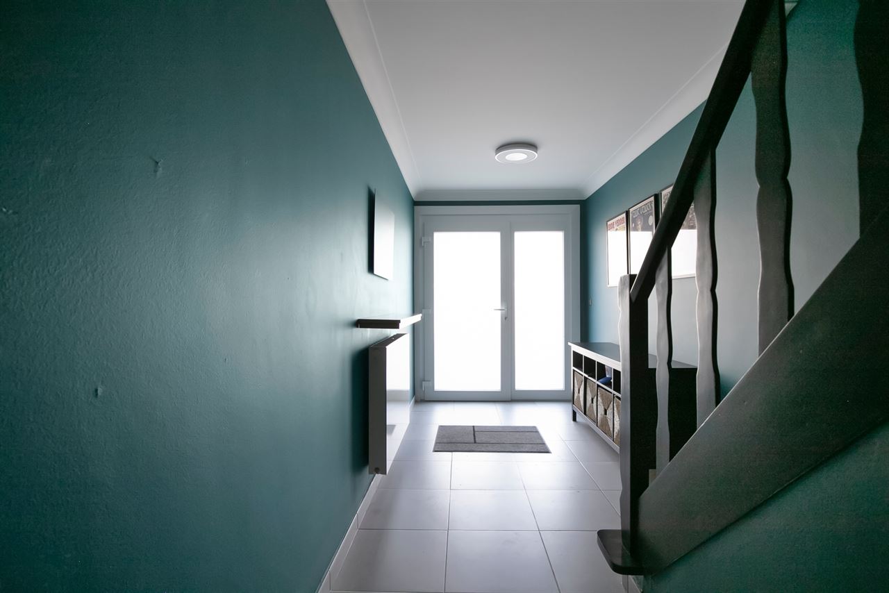 Ruime bel-etagewoning met 3 slpk's, garage en prachtige tuin!