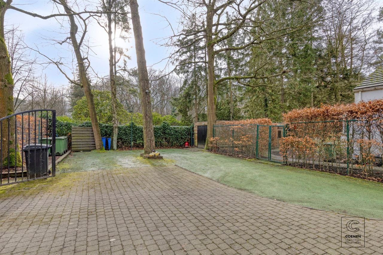Lichtrijke en ruime villa van 338 m² met ingebouwd zwembad!