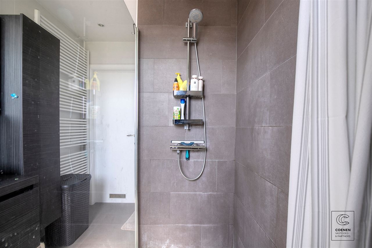 Ruime bel-etagewoning met 3 slpk's, garage en prachtige tuin!