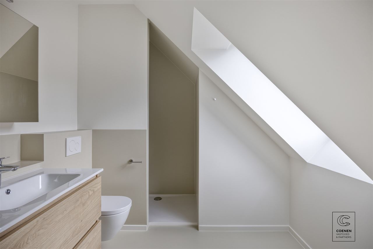 Volledig gerenoveerde woning van 230 m² met 5 slpk's!