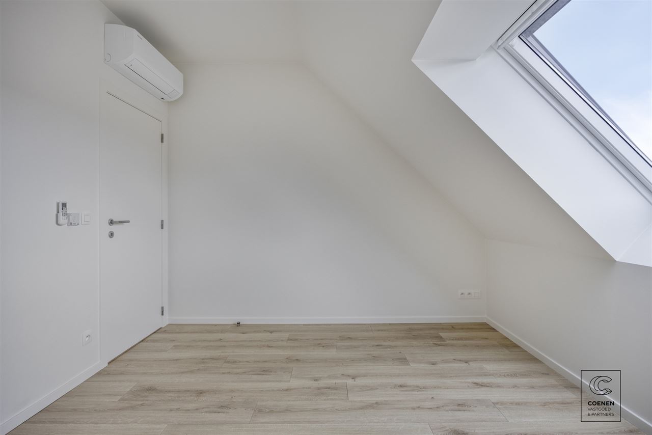 Volledig gerenoveerde woning van 230 m² met 5 slpk's!