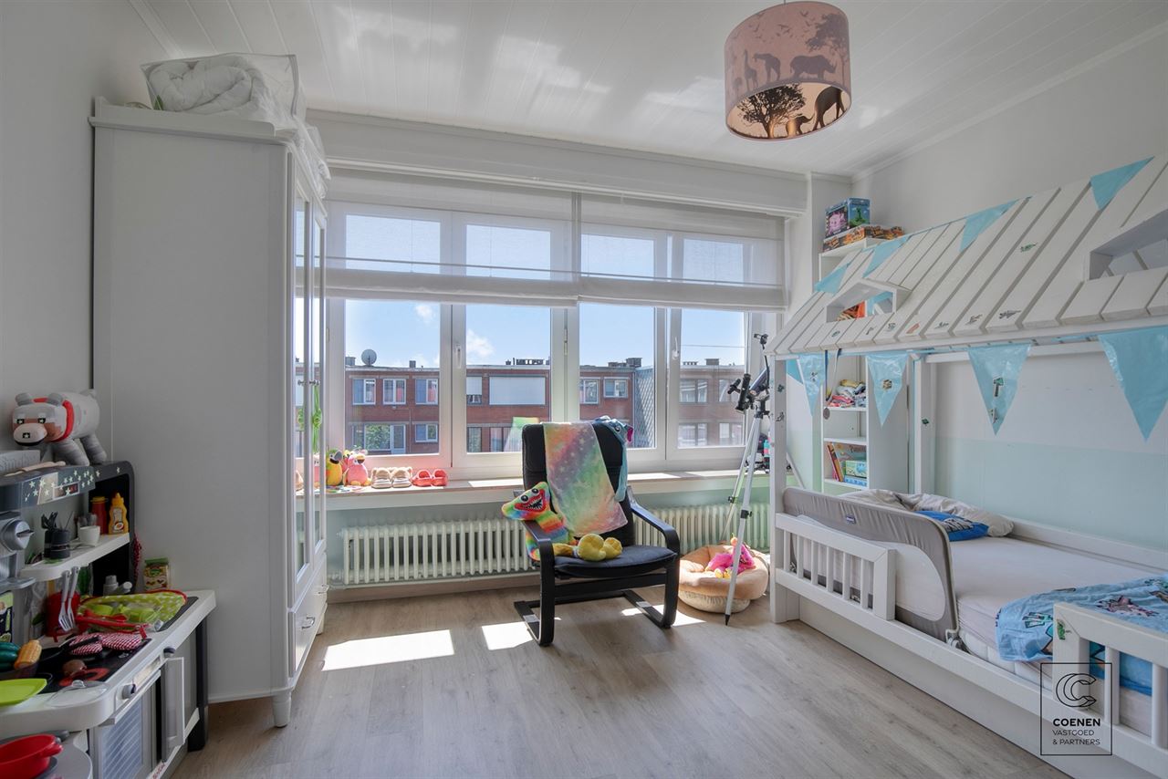 Ruime bel-etagewoning met 3 slpk's, garage en prachtige tuin!