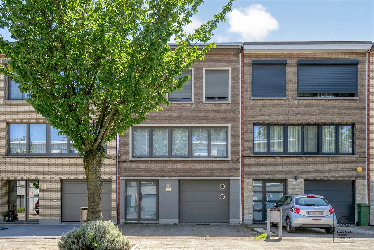 Ruime bel-etagewoning met 3 slpk's, garage en prachtige tuin!