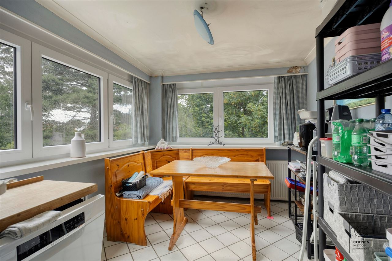 Te renoveren rijwoning van 187 m², twee slpk en ruime tuin!