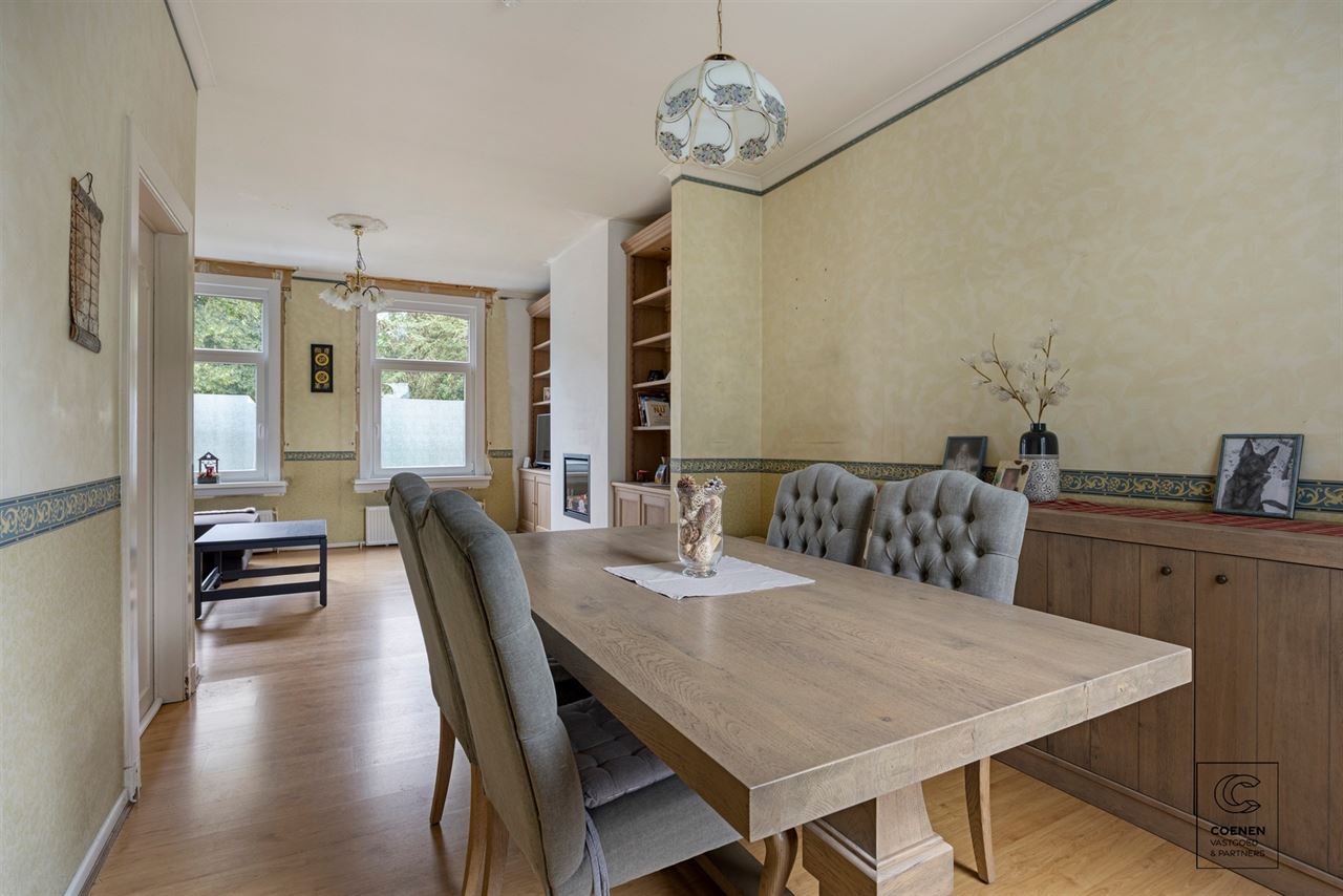 Te renoveren rijwoning van 187 m², twee slpk en ruime tuin!