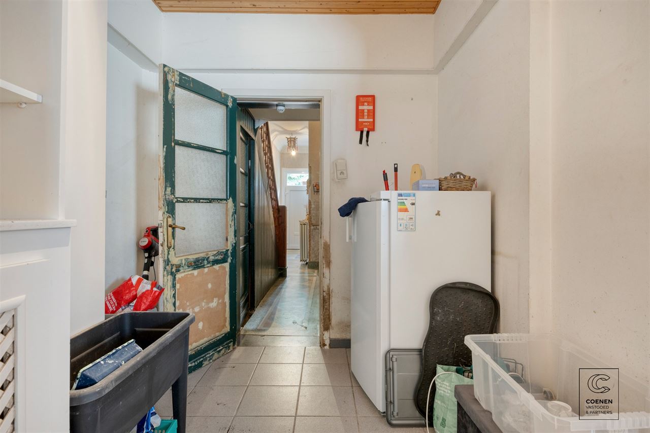 Te renoveren rijwoning van 187 m², twee slpk en ruime tuin!