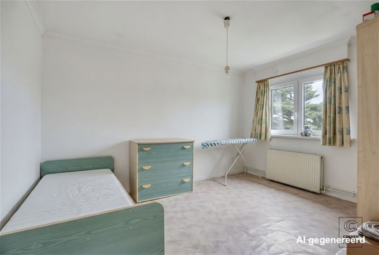 Te renoveren rijwoning van 187 m², twee slpk en ruime tuin!