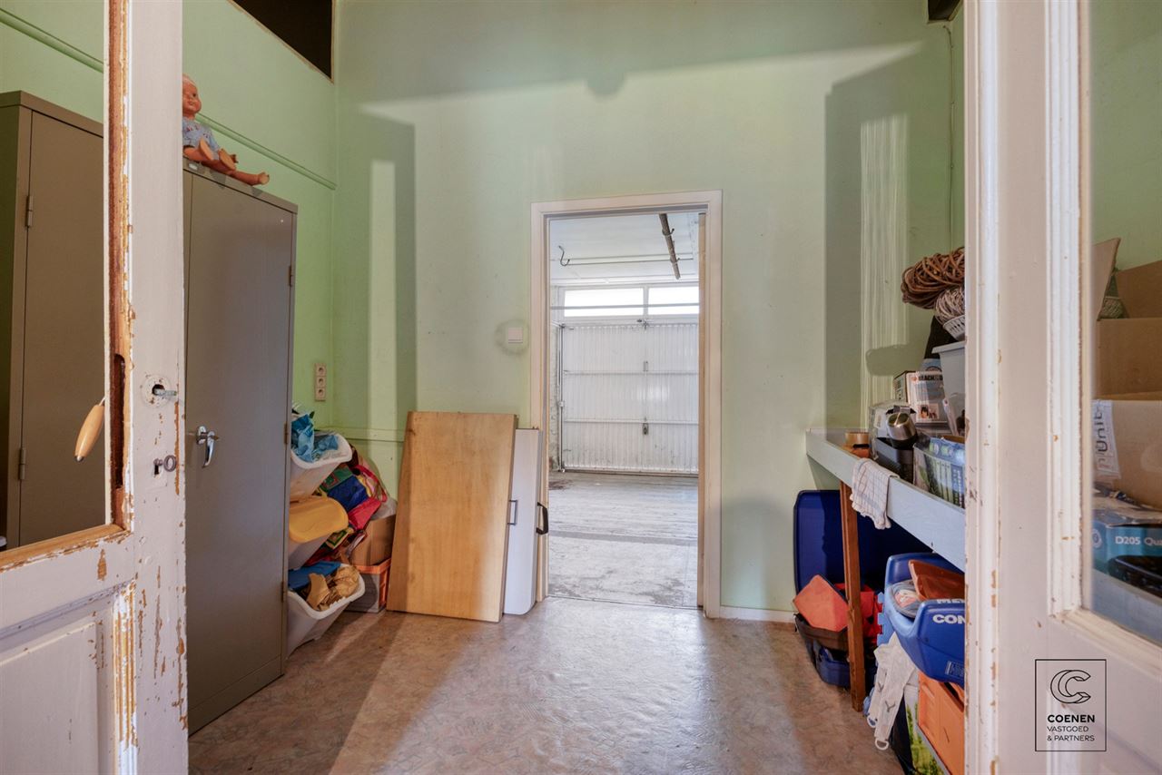 Te renoveren rijwoning van 187 m², twee slpk en ruime tuin!