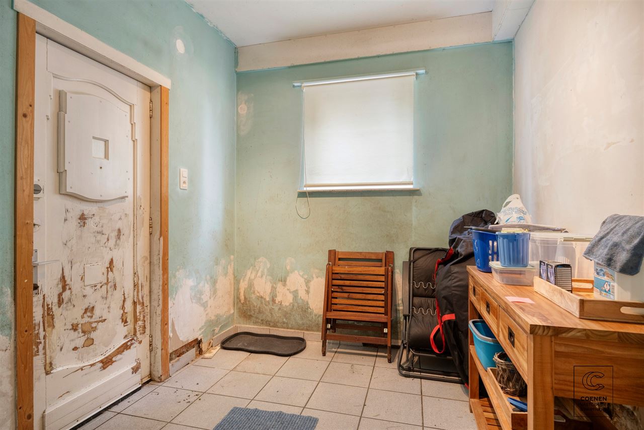Te renoveren rijwoning van 187 m², twee slpk en ruime tuin!