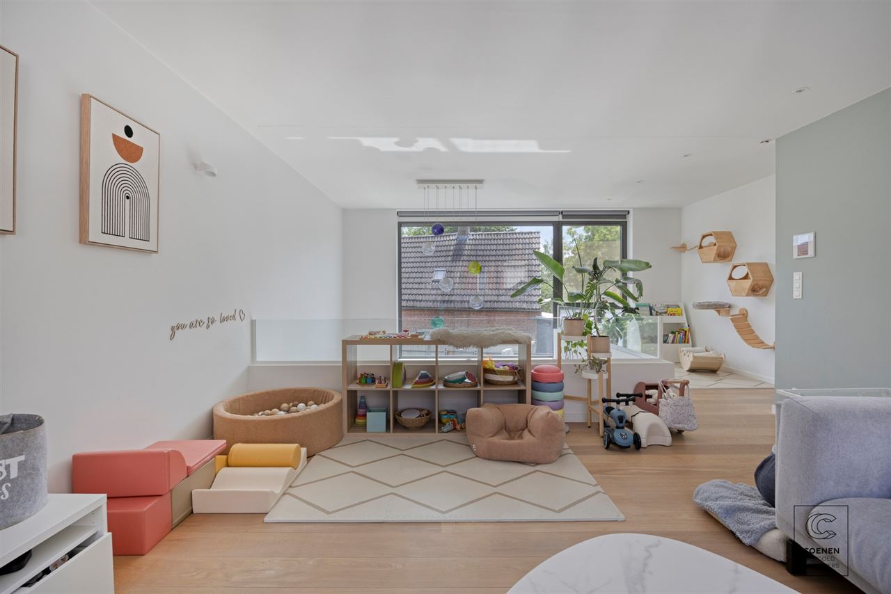 Instapklare woning met 3 slpk, 196 m2 bew. opp te Brasschaat
