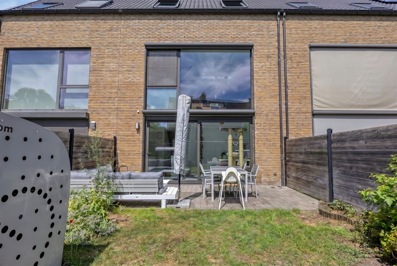 Instapklare woning met 3 slpk, 196 m2 bew. opp te Brasschaat