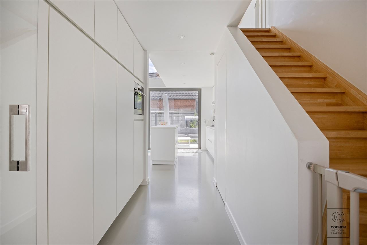 Instapklare woning met 3 slpk, 196 m2 bew. opp te Brasschaat