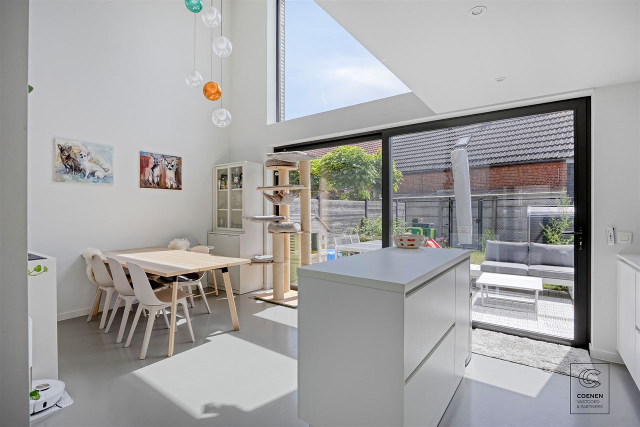 Instapklare woning met 3 slpk, 196 m2 bew. opp te Brasschaat