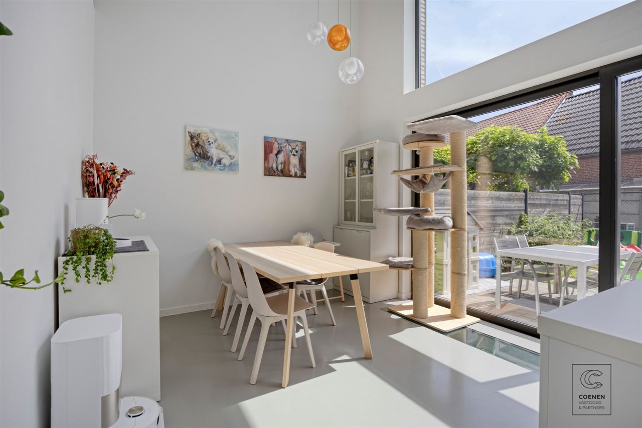 Instapklare woning met 3 slpk, 196 m2 bew. opp te Brasschaat
