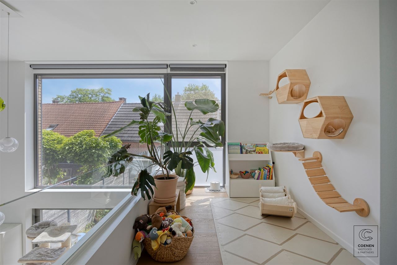 Instapklare woning met 3 slpk, 196 m2 bew. opp te Brasschaat