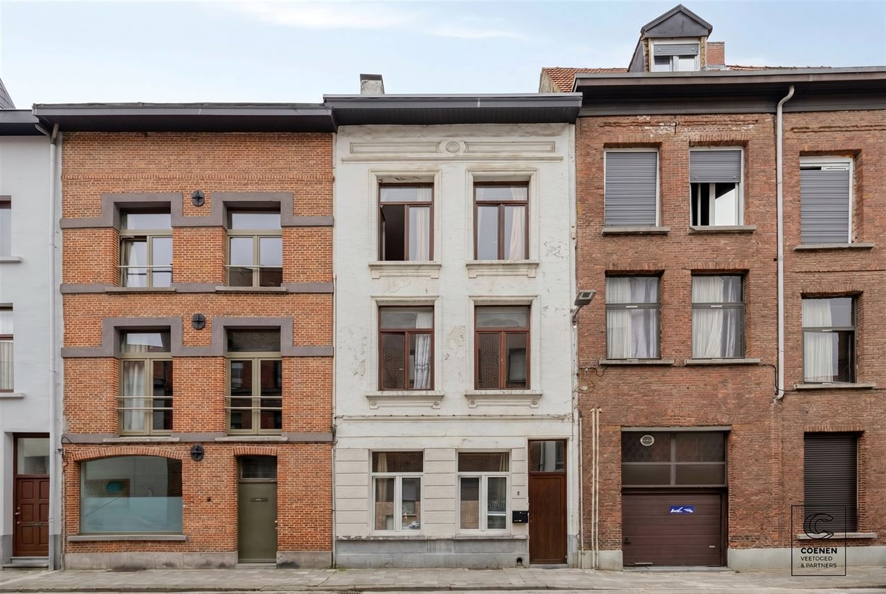 Ruime woning, momenteel ingericht als 4 studio's!