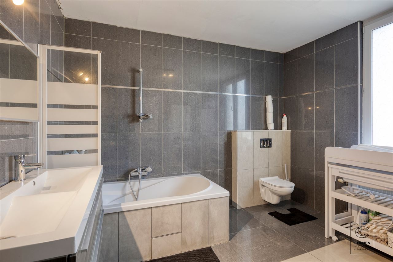 Ruime woning van 183 m² met 4 slpk's op uitstekende locatie!