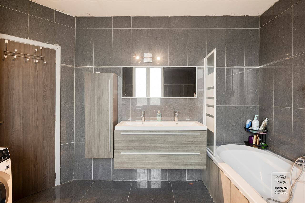 Ruime woning van 183 m² met 4 slpk's op uitstekende locatie!